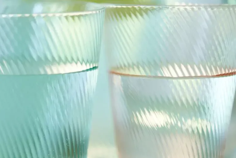Wasserglas Twisted Blau